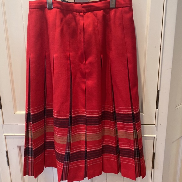 Stunning Wool Pleated Skirt 🏴󠁧󠁢󠁳󠁣󠁴󠁿🏴󠁧󠁢󠁳󠁣󠁴󠁿🏴󠁧󠁢󠁳󠁣󠁴󠁿 - Picture 2 of 6